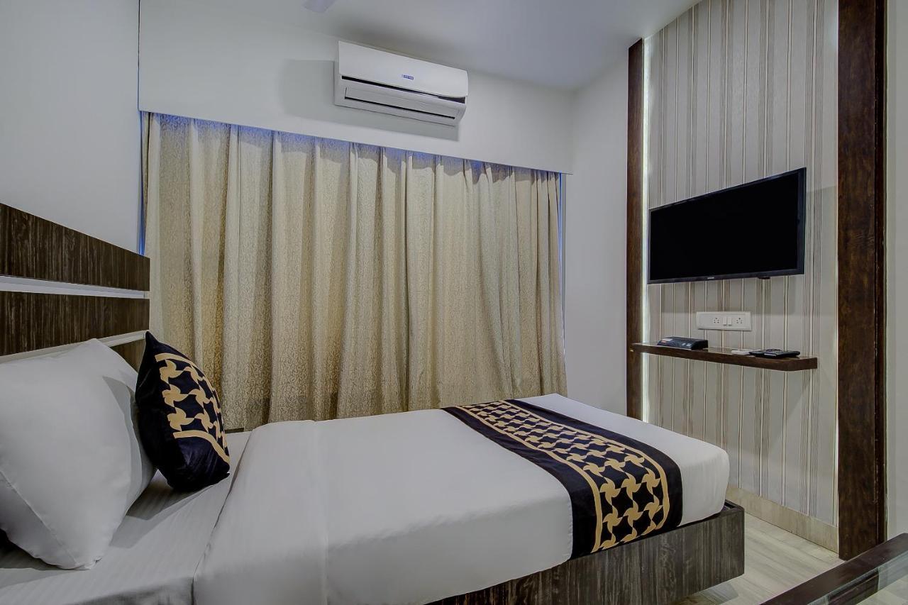 Oyo 78245 Collection O Hotel Crown Inn Navi Mumbai Buitenkant foto