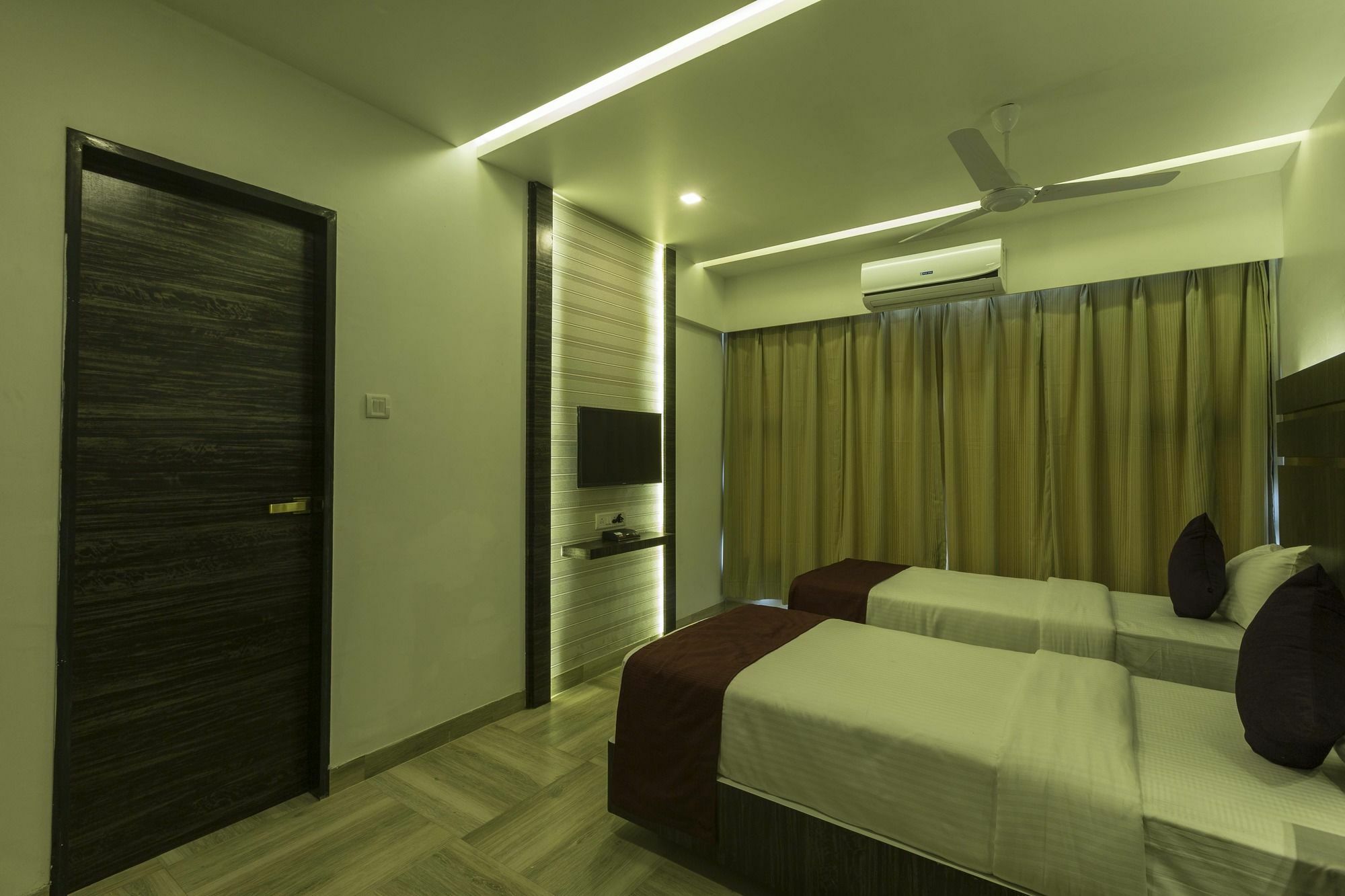 Oyo 78245 Collection O Hotel Crown Inn Navi Mumbai Buitenkant foto