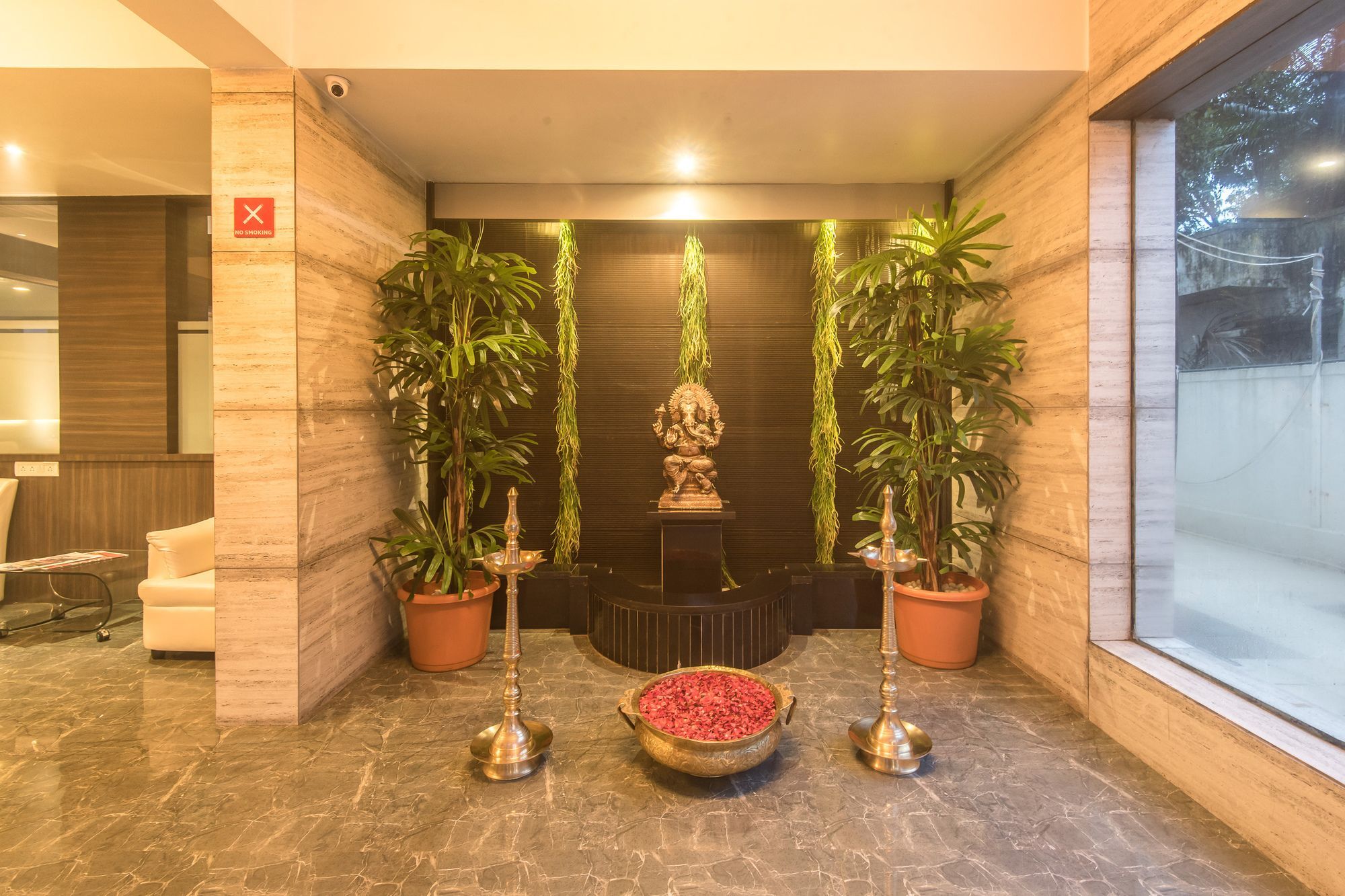 Oyo 78245 Collection O Hotel Crown Inn Navi Mumbai Buitenkant foto